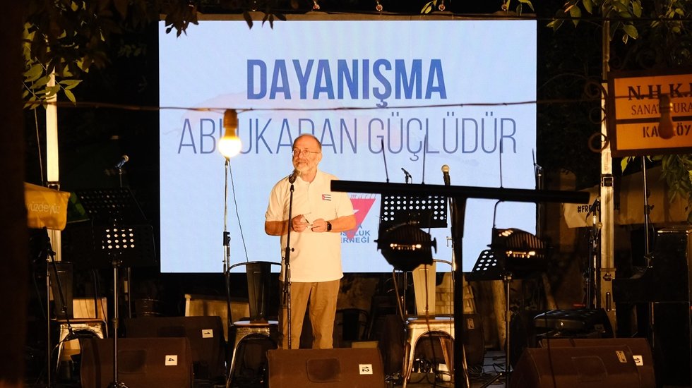 K&uuml;ba Dostları Dayanışma Etkinliğinde Buluştu: Dayanışma Ablukadan G&uuml;&ccedil;l&uuml;d&uuml;r