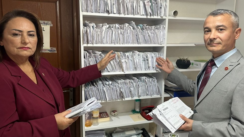 Muhtarlık rafları icra tebligatlarıyla dolup taşıyor