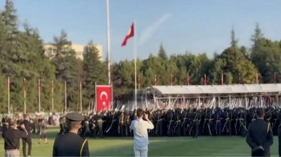 Yandaş medyanın 'kısmi katılım' dediği yemin t&ouml;renine Teğmenlerin neredeyse tamamının katıldığı ortaya &ccedil;ıktı...