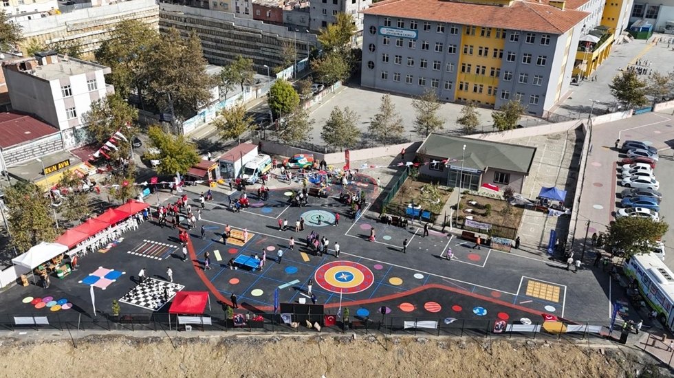 Avcılar&rsquo;da sokaklar &ccedil;ocuklar i&ccedil;in d&ouml;n&uuml;ş&uuml;yor