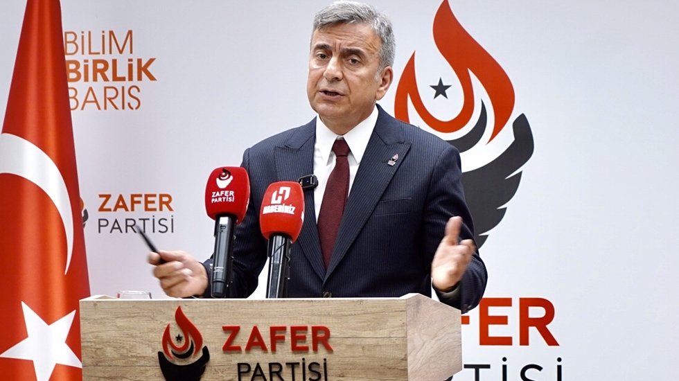 Karamahmutoğlu&rsquo;ndan MHP&rsquo;ye: "PKK siyaset yapıcılarından aferin ve teşekk&uuml;r almaktan yana mı tercih kullanacaksınız"