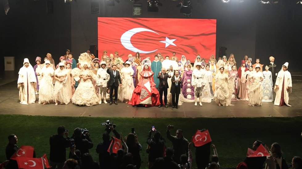 Başkan &Ouml;zer: "Defileler artık sadece Beşiktaş&rsquo;ta, Şişli&rsquo;de, Beyoğlu&rsquo;nda değil, Esenyurt&rsquo;ta da yapılacak"