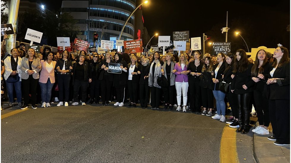 CHP Kadın Kolları tarafından d&uuml;zenlenen y&uuml;r&uuml;y&uuml;ş engellendi