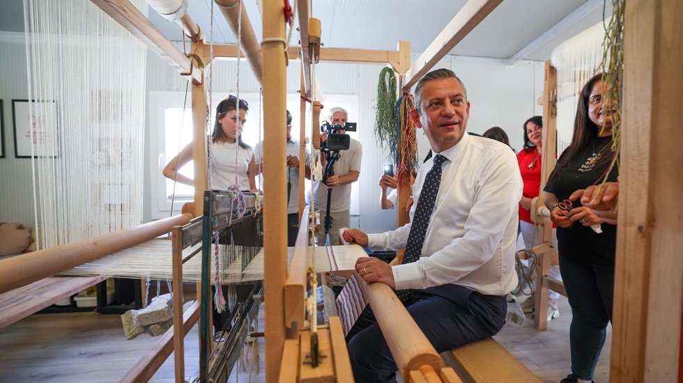 CHP&rsquo;li Bulut'tan şarkıcı Mustafa Sandal'a 'atkı dokuma' yanıtı