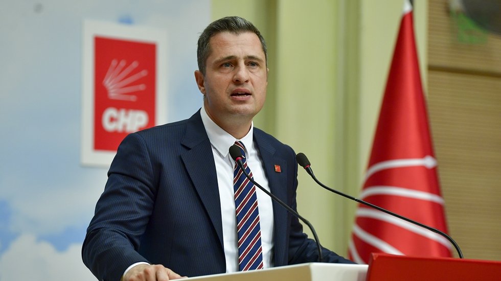 Deniz Y&uuml;cel'den &Ouml;mer &Ccedil;elik'e yanıt: "Yıllarca Pensilvanya'nın, tarikat ve cemaatlerin vesayetinde&hellip;