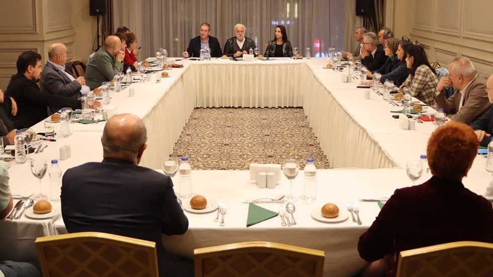 DEM Partili Bakırhan: "S&uuml;recin en &ouml;nemli rol&uuml; T&uuml;rkiye'nin birinci partisi durumundaki CHP'ye d&uuml;ş&uuml;yor"