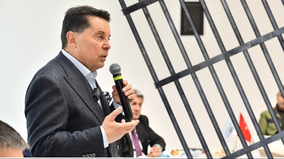 Ahmet &ouml;zer Silivriden seslendi: "Demokrasiyi ve halk iradesini savunan herkese teşekk&uuml;rler"