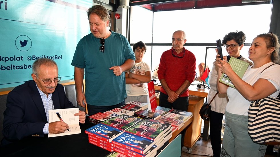 Gazeteci Saygı &Ouml;zt&uuml;rk Beşiktaş BELTAŞ Kitap Kafe'de okurlarıyla buluştu&hellip;