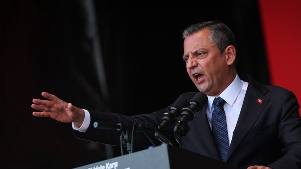 &Ouml;zg&uuml;r &Ouml;zel'den Alaattin K&ouml;seler'in tutuklanmasına sert tepki