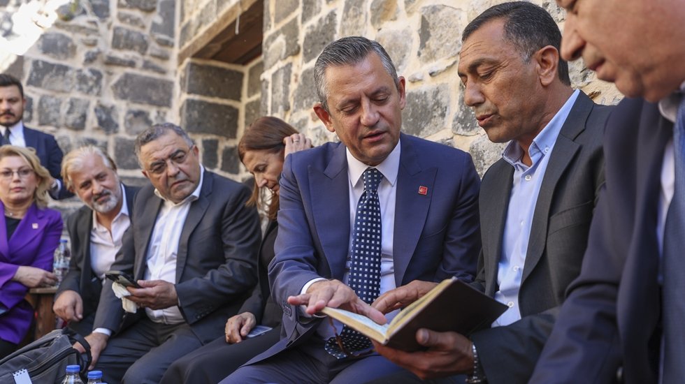 &Ouml;zg&uuml;r &Ouml;zel'e 524 kişinin muhtara m&uuml;racaat ettiği "fakirlik listesi" verildi...