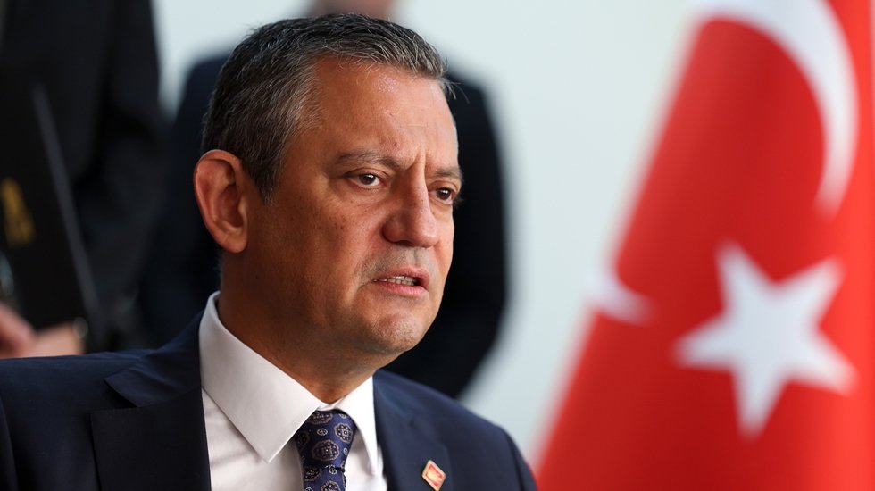 &Ouml;zg&uuml;r &Ouml;zel: "İsrail'le ticaret cayır cayır devam ediyor"