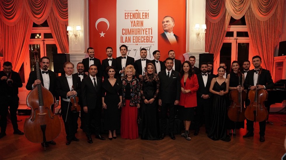 Pera Palas&rsquo;ta Cumhuriyetin 101. Yılına &Ouml;zel Cumhuriyet Balosu