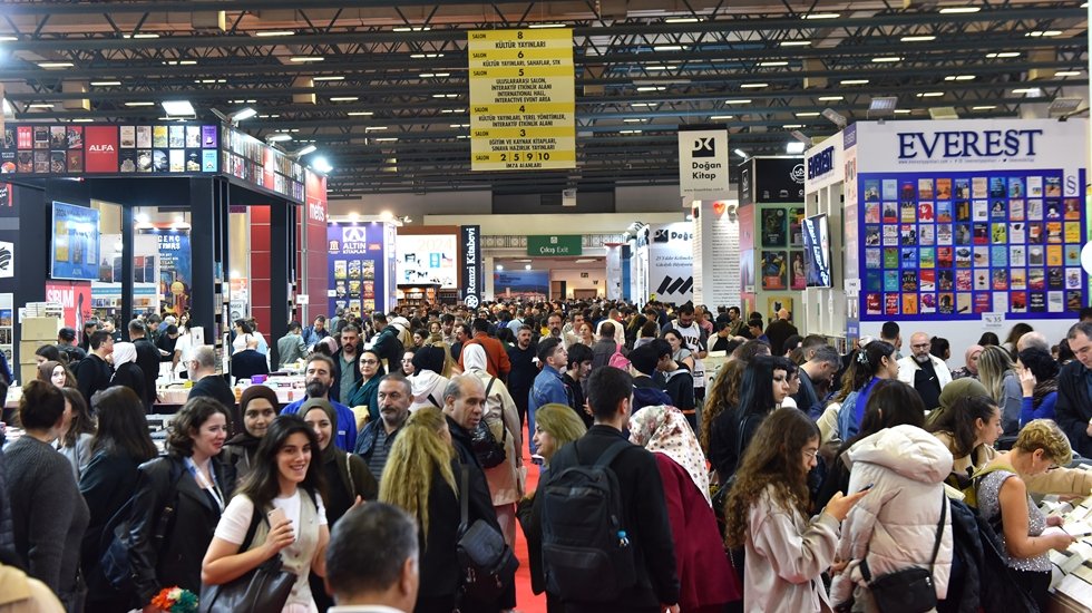 41. Uluslararası İstanbul Kitap Fuarı, kapılarını a&ccedil;tı.