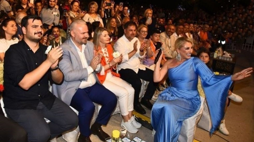 AKP&rsquo;li belediyeden 30 g&uuml;nde 33 konser