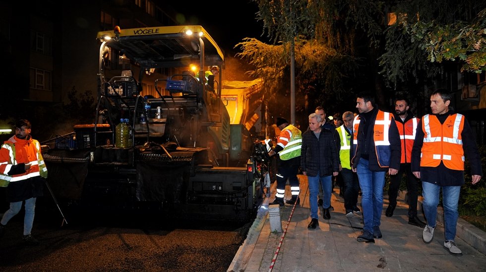 Beşiktaş&rsquo;ta yol bakım ve onarım &ccedil;alışmaları gece g&uuml;nd&uuml;z devam ediyor