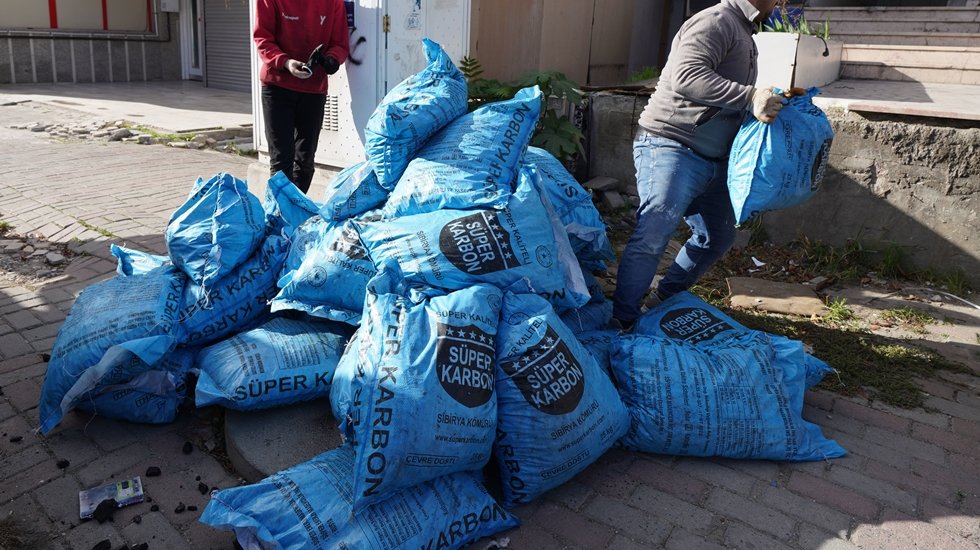 Beylikd&uuml;z&uuml; Belediyesi&rsquo;nden ihtiya&ccedil; sahiplerine yakacak yardımı