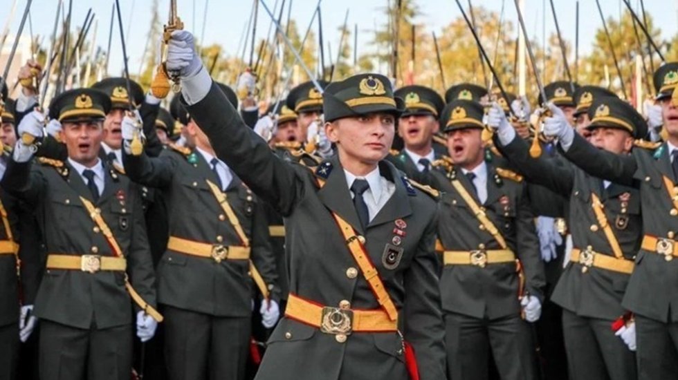 "Mustafa Kemal'in Askerleriyiz" diyen 5 teğmen ve 3 disiplin amiri TSK'den ihra&ccedil; edildi...