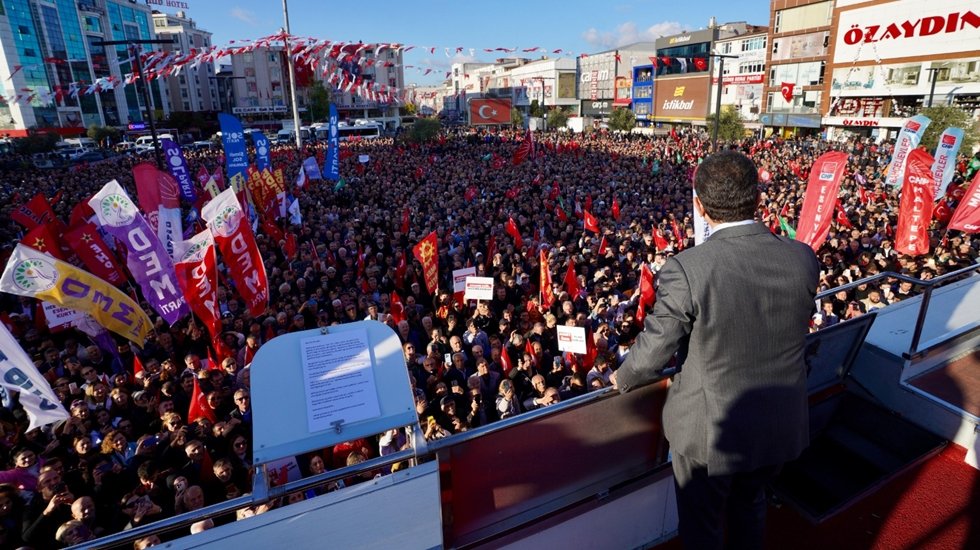 İmamoğlu: "Başkanımızı uyduruk sebeplerle ter&ouml;rist ilan edip tutuklayıp, Esenyurt&rsquo;u kayyuma teslim ettiler"