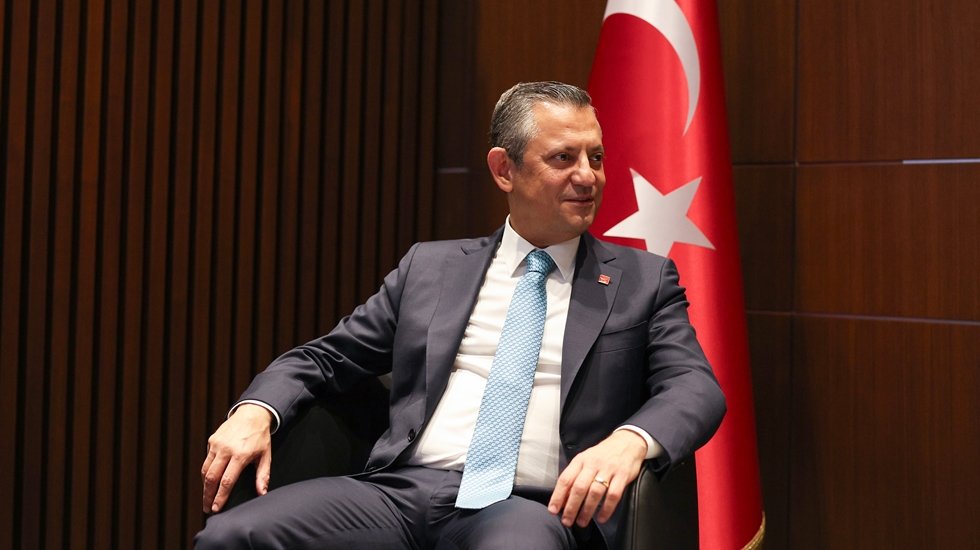 &Ouml;zg&uuml;r &Ouml;zel'den adaylık a&ccedil;ıklaması: "Mansur Bey de Ekrem Bey de bu testten ge&ccedil;tiler"