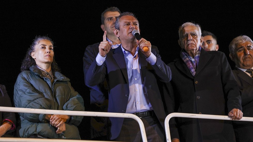 &Ouml;zg&uuml;r &Ouml;zel, Mardin'den seslendi: 'Başkanın kim olacağına Erdoğan karar veremez'