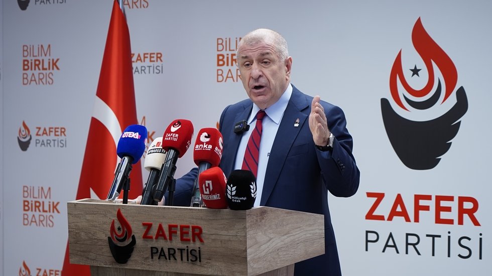 &Uuml;mit &Ouml;zdağ: "Bah&ccedil;eli, Abdullah &Ouml;calan&rsquo;ın serbest kalması i&ccedil;in &ccedil;alışmaktadır"