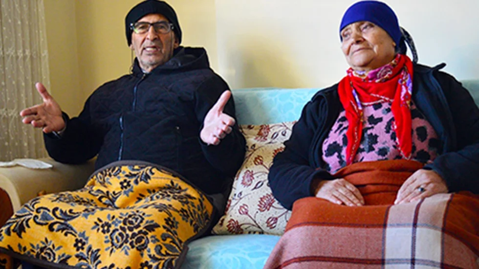 Vatandaş doğal gaz vanalarını kısmış, evinde battaniyeye sarılmış durumda