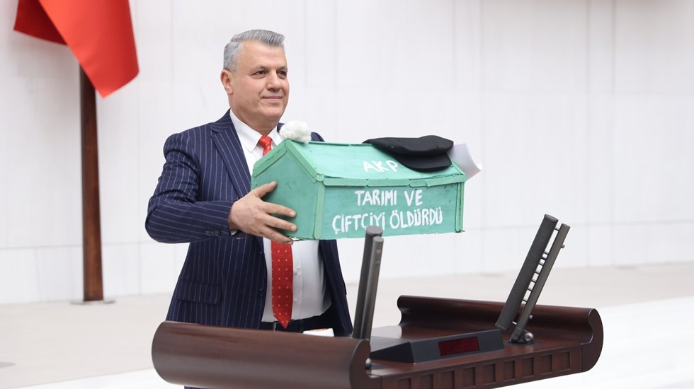 CHP&rsquo;li Barut: "Bir maket tabuttan bu kadar korkacağınızı d&uuml;ş&uuml;nmedim"