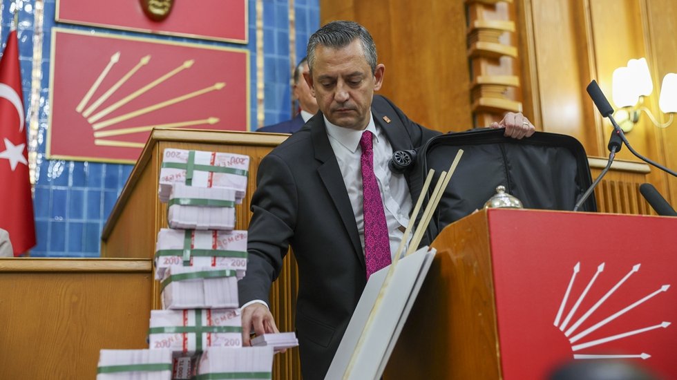 MHP'li B&uuml;y&uuml;kataman, &Ouml;zg&uuml;r &Ouml;zel&rsquo;i hedef aldı