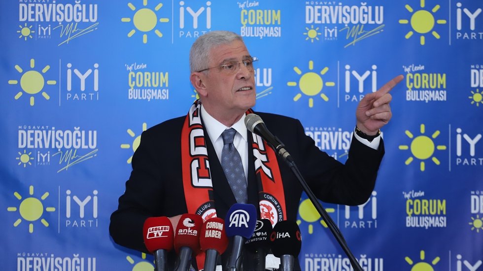 M&uuml;savat Dervişoğlu: "İktidarın bir namazlık &ouml;mr&uuml; kaldı"
