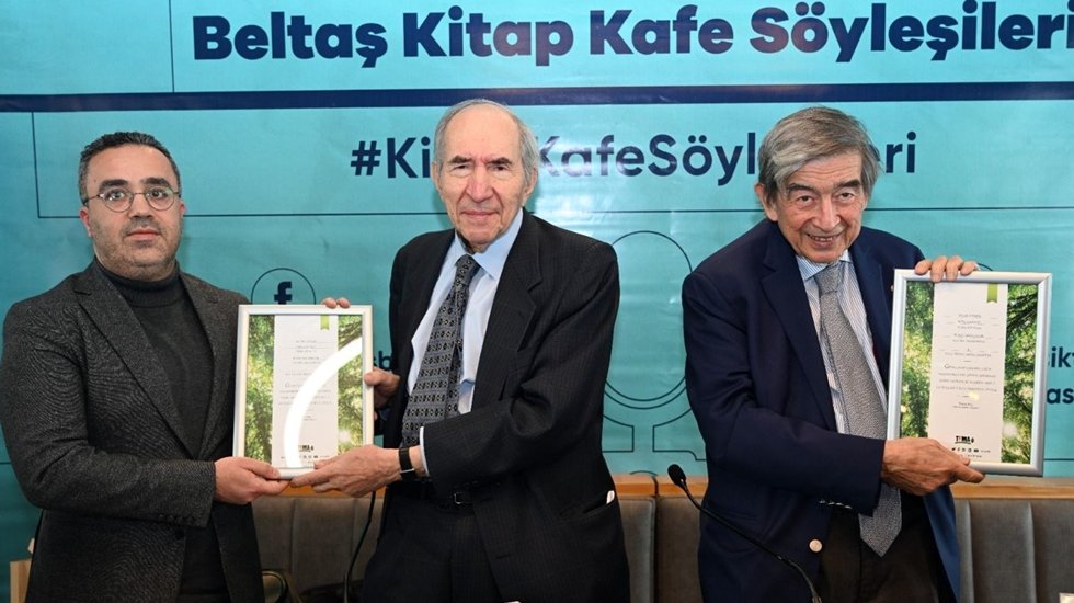 Onur &Ouml;ymen ve Altan &Ouml;ymen Beşiktaş'ta okurlarıyla buluştu