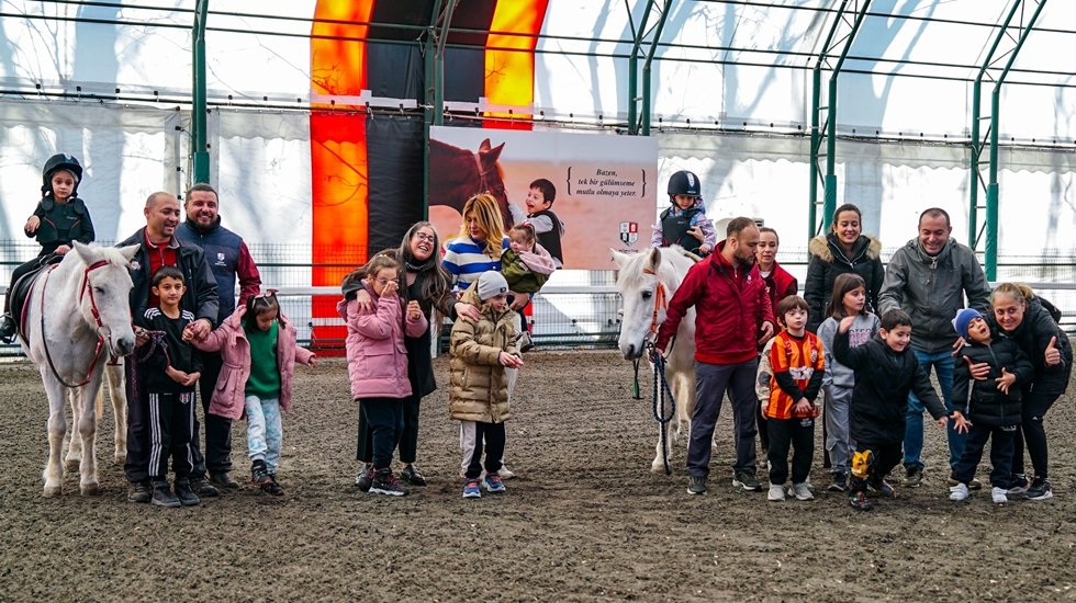 &Ouml;zel &ccedil;ocuklar atlı terapi&rsquo;de buluşuyor