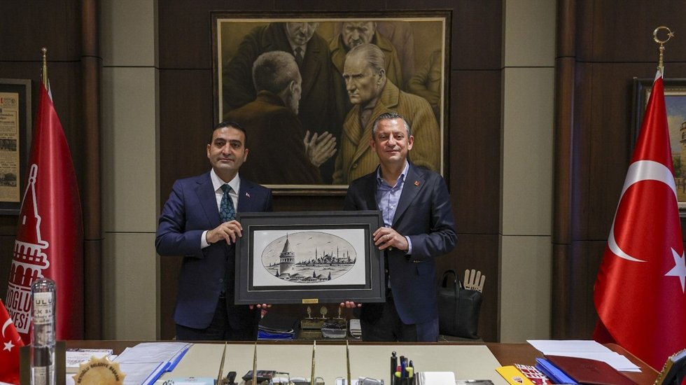 &Ouml;zg&uuml;r &Ouml;zel'den Beyoğlu Belediyesi&rsquo;ne ziyaret...