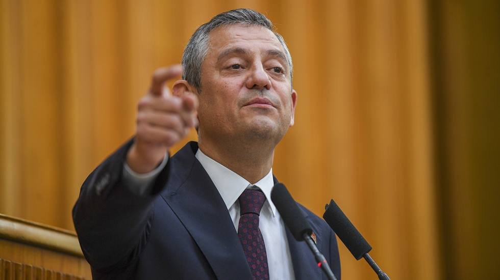 &Ouml;zg&uuml;r &Ouml;zel'den Erdoğan'a: &ldquo;Sana k&ouml;t&uuml; bir haberim var. Ben d&uuml;nyadaki b&uuml;t&uuml;n tek adamlara karşıyım&rdquo;