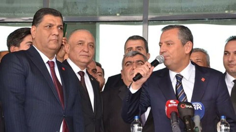 &Ouml;zg&uuml;r &Ouml;zel, Milletvekili Melih Meri&ccedil;'e sinirlendi: &ldquo;Dur abi ya&hellip;.&rdquo;