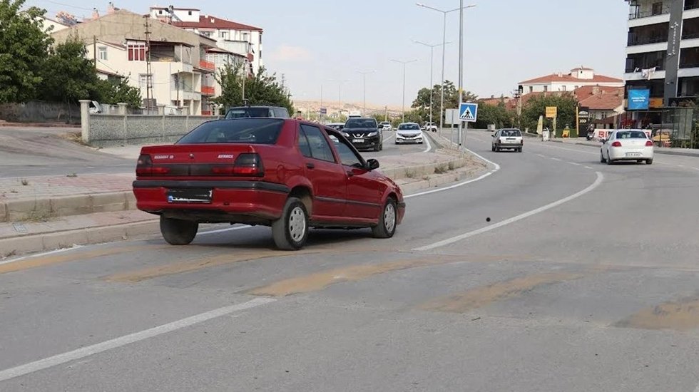 Şehir i&ccedil;indeki trafik kasisleri standart dışı...