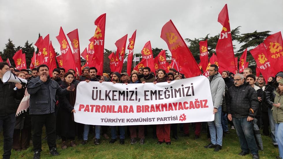 TKP'den Ko&ccedil; Holdinge 'yılbaşı' ziyareti: &lsquo;Bu yılı sizlerden kurtulma s&ouml;z&uuml;m&uuml;zle kutluyoruz!&rsquo;