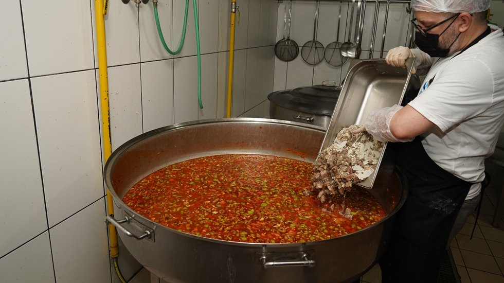 &Uuml;sk&uuml;dar Belediyesi Aşevlerinin kapasitesini artırıyor&hellip;