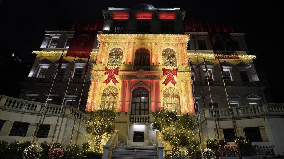 Yeni yıla hazırlanan Beyoğlu&rsquo;ndan gece g&ouml;r&uuml;nt&uuml;leri