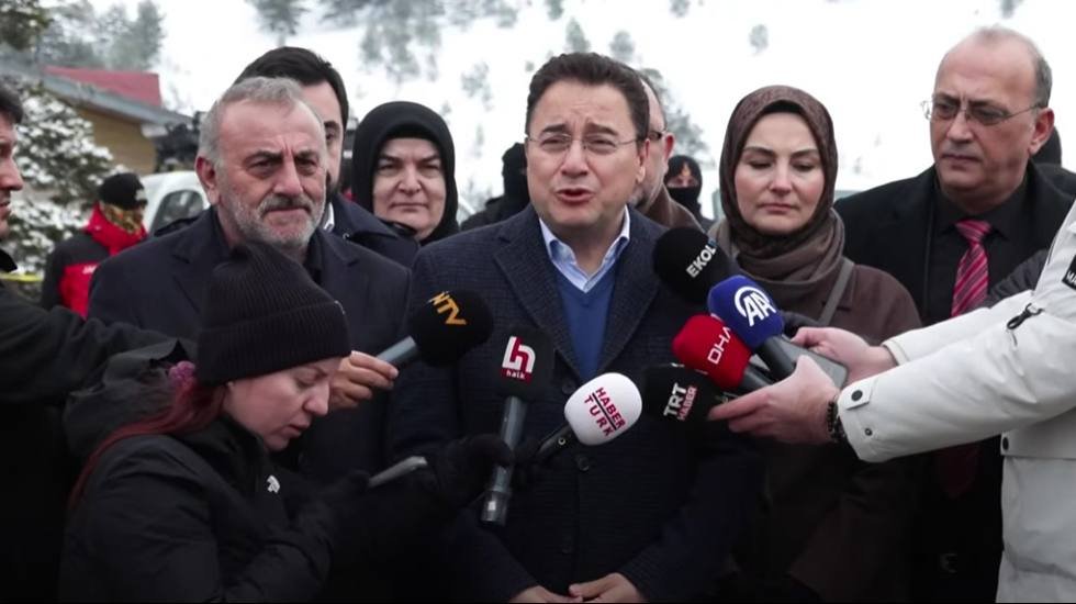 Babacan&rsquo;dan İmamoğlu&rsquo;nun tutuklanmasına tepki: "&Uuml;lkemizin geleceğini bir inat uğruna, iktidarınızı korumak i&ccedil;in heba edemezsiniz"