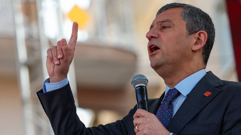 'Esad' &uuml;zerinden Kılı&ccedil;daroğlu'nu hedef alan Erdoğan'a &Ouml;zg&uuml;r &Ouml;zel'den 'mezhep' yanıtı: 'Tekrar ederse &ccedil;ok sert cevap vereceğim'