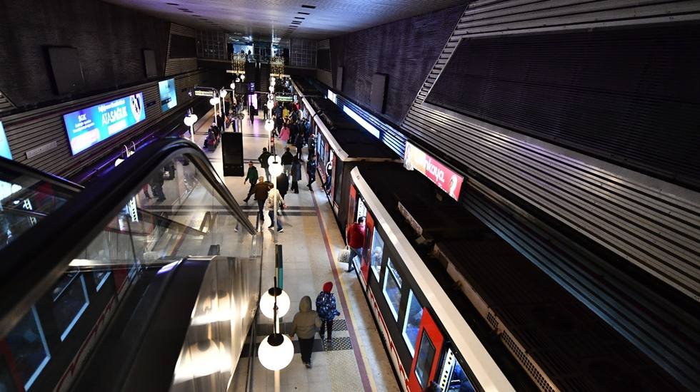 İzmir Metrosu&rsquo;nda kesintisiz iletişim d&ouml;nemi başlıyor