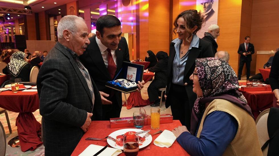 50. yılını dolduran&nbsp;&ccedil;iftlere Beyoğlu Belediyesi&rsquo;nden 14 Şubat s&uuml;rprizi&nbsp;