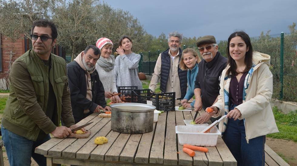 Ayvalık&rsquo;ta sokak hayvanları i&ccedil;in &ouml;rnek dayanışma