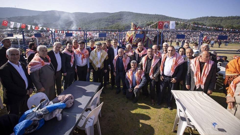 Başkan Tugay: "Yaşasın T&uuml;rkiye, yaşasın İzmir. Hepimiz Mustafa Kemal'in askerleriyiz"