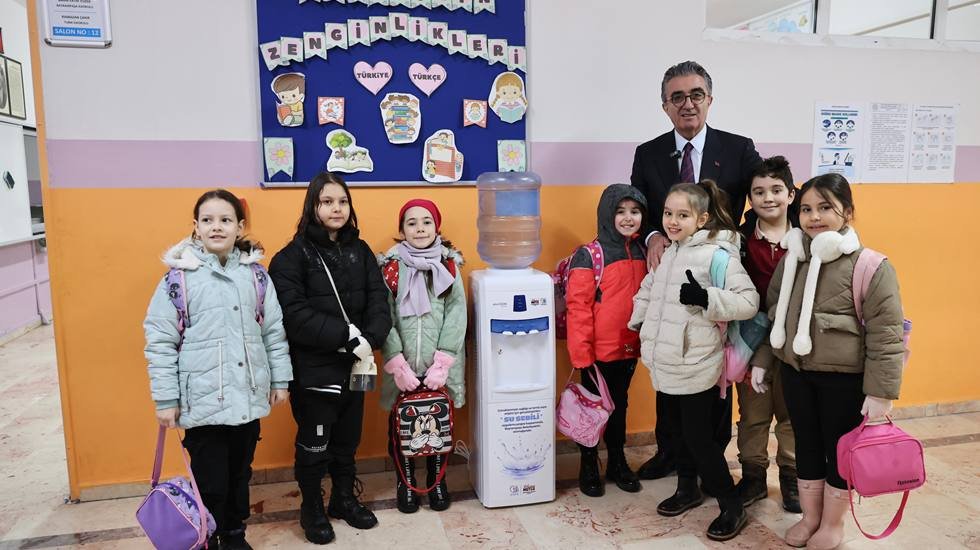 Bayrampaşa Belediyesi&rsquo;nden &ouml;ğrencilere su sebili...