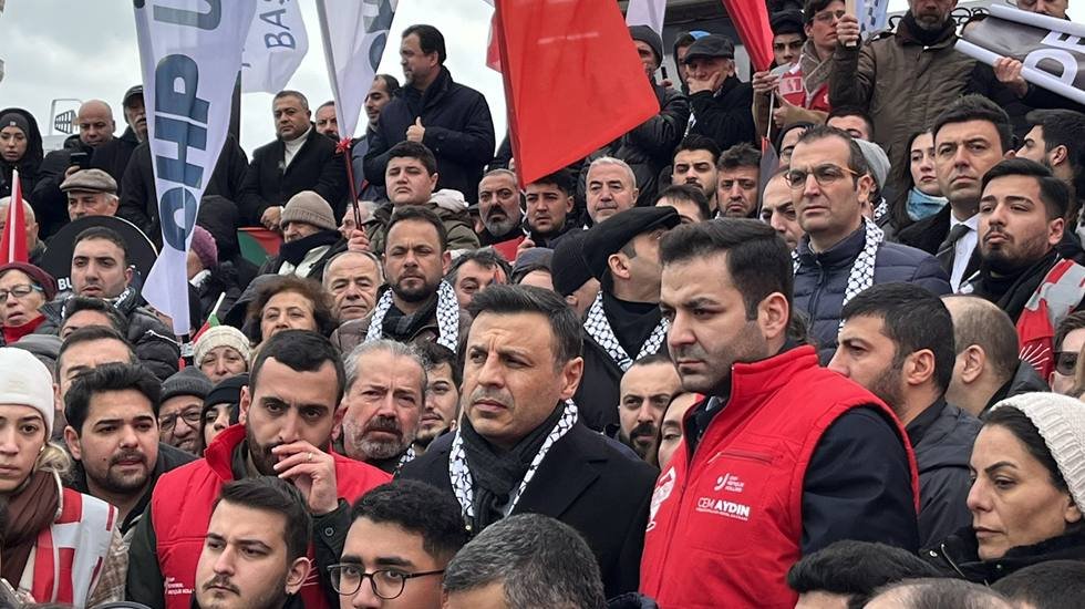 CHP, İstanbul Valiliği'nin 'Galata K&ouml;pr&uuml;s&uuml;' yasağını deldi ve Erdoğan'a "neden susuyorsun" dedi...