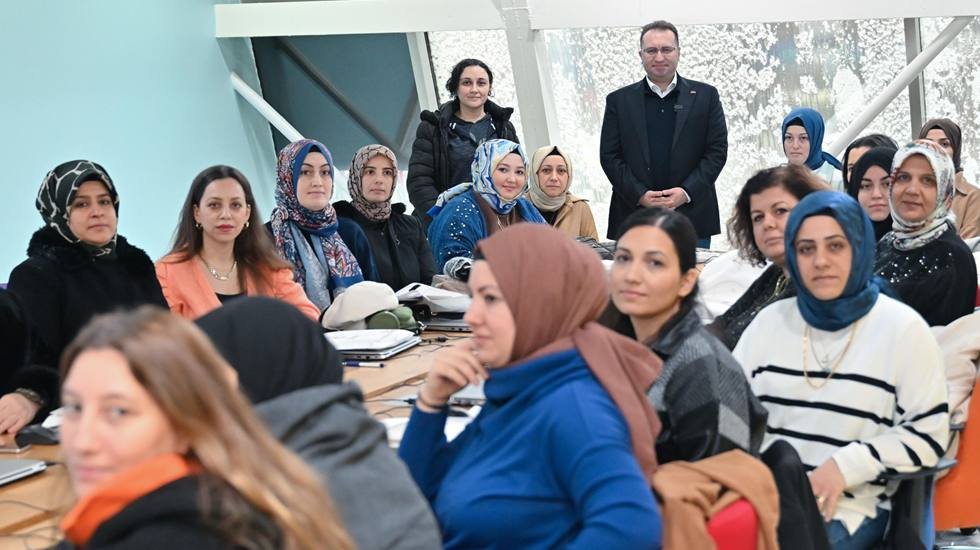 Gaziosmanpaşa Belediyesi&rsquo;nden Annelere "Teknoloji Eğitim Sertifikası"