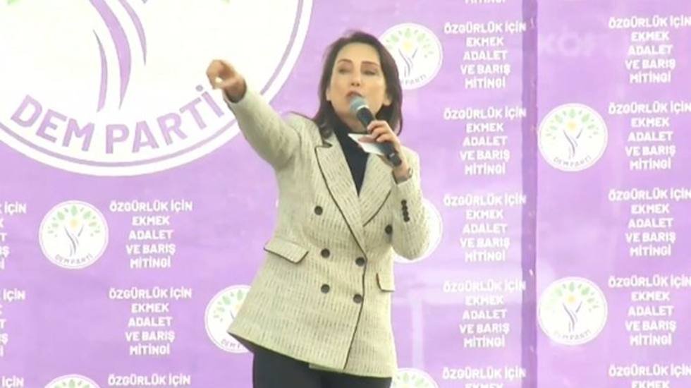 Hatimoğulları DEM Parti&rsquo;nin Esenyurt mitinginde &Ouml;calan&rsquo;ın mesajını okudu