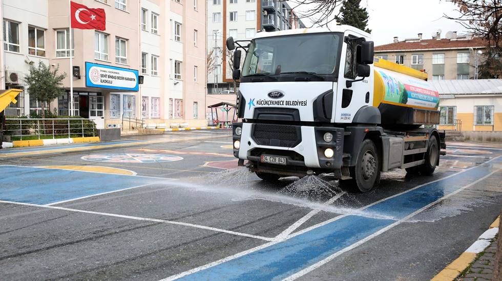 K&uuml;&ccedil;&uuml;k&ccedil;ekmece&rsquo;de okullar ikinci d&ouml;neme hazır