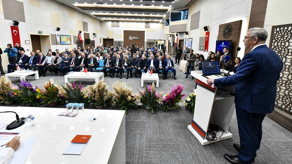 Mansur Yavaş: 'Y&uuml;zde 67 oranında &lsquo;yeniden parlamenter sisteme d&ouml;n&uuml;ls&uuml;n&rsquo; isteniyor'